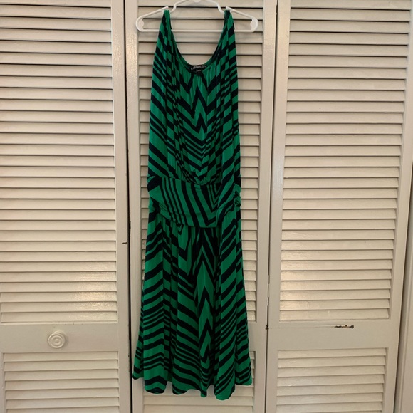 Express Dresses & Skirts - EXPRESS Green Black Chevron Stretch Rayon A-Line Sleeveless Dress SM EXCELLENT